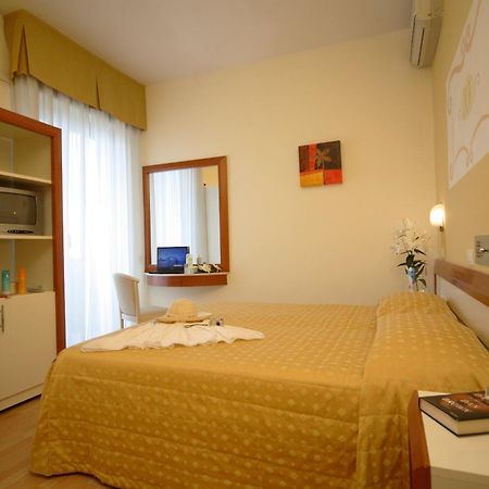 Hotel Aristeo Rimini Eksteriør bilde